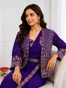 Conjunto de Saree Morado Bordado en Seda Crepé, Traje Formal Pakistaní para Mujer, Ideal para Bodas y Festivales como Diwali - Product Image 5