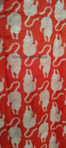 Caftán Midi de Algodón Ecológico con Estampado a Mano en Rojo Vibrante, Estilo Bohemio Artesanal, Ropa de Verano Elegante con Cuello en V - Product Image 5