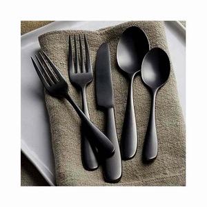 ชุดเครื่องใช้บนโต๊ะอาหารด้ามกลมสแตนเลสชุบสีดำสี่ชิ้นสำหรับงานแต่งงานและงานเลี้ยง - Product Image 5