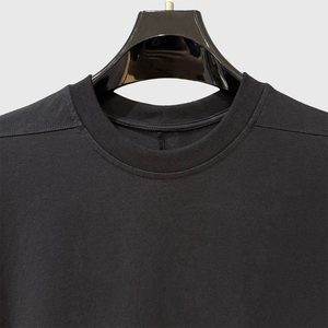 Camiseta de manga corta oversize para hombre con efecto tie-dye, teñido degradado en negro y marrón, de punto, cuello redondo, estilo casual, al por mayor - Product Image 4