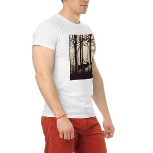 เสื้อยืดแขนสั้นสีขาวสำหรับผู้ชาย พิมพ์ลายภาพกวางในป่า คอกลม ทรงลำลอง ผ้าคอตตอนเจอร์ซีย์ พิมพ์ลายดิจิทัลด้านหน้า - Product Image 2