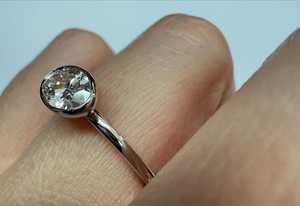 Bague de fiançailles en diamant taille ovale sertie clos, style minimaliste solitaire, pour usage quotidien, bijoux de mariage en or massif 14K 18K - Product Image 3