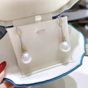 Pendientes de Plata de Ley S925 con Perlas Naturales Nuevas de 11-12 mm con Inserción de Oro de 14K, Redondos y Ligeramente Imperfectos - Product Image 4