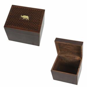 Boîte de rangement en bois artisanale, objet décoratif en bois, cadeau artisanal - Product Image 1