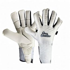 Gants de gardien de but en latex réglables avec design respirant et imperméable, protection UV et protection des doigts pour une utilisation en extérieur - Product Image 2