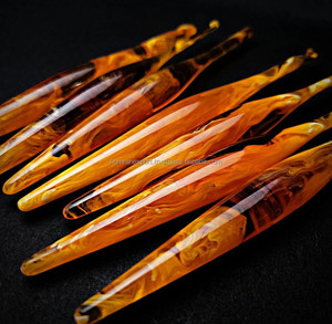 Hermosos ganchos de ganchillo de resina con asas ergonómicas que garantizan un ganchillo cómodo y sin estrés para todos los niveles - Product Image 3