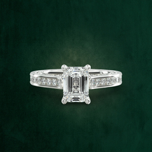 Anillo MANSI GOLD de Oro Sólido de 18K con Diamante Cultivado en Laboratorio con Corte Esmeralda y Bisel Oriental-Oeste - Personalizado OEM Venta al por Mayor B2B - Product Image 3