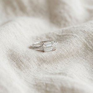 Anillo de Compromiso y Matrimonio de Plata de Ley 925 con Diamante Cultivado en Laboratorio VVS1 Corte Ovalado, Chapado en Rodio, para Mujer - Product Image 2