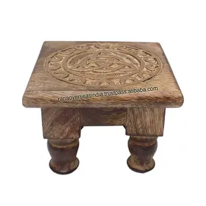 Tavolo da altare Triquetra in legno dipinto a mano e intagliato a mano per Wicca Pagan Decoration o Gift