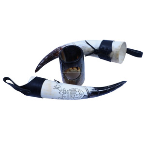 Cuernos de búfalo grabados con diseño de barco vikingo, ideales para usar como cuernos para beber y cuernos para tocar, procedentes de la India. - Product Image 5