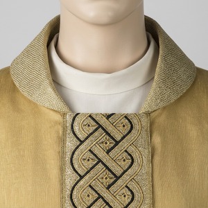 Casulla Sacerdotal Bordada en Poliéster Personalizada con Estola Dorada, Capa Religiosa para Liturgia Eclesiástica - Product Image 4