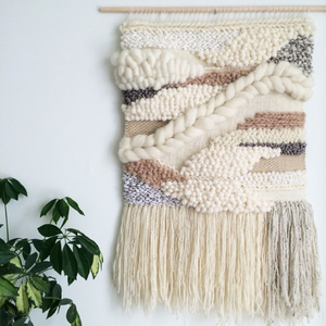 Tapiz Tejido Texturizado Neutro Vertical que Combina Cuerdas Gruesas de Macramé y Flecos Fluidos para Decoración del Hogar Disponible al por mayor - Product Image 1
