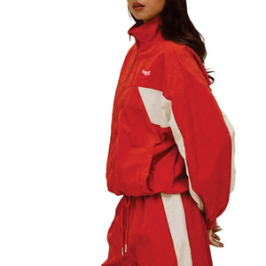 Chaqueta cortavientos de nailon roja personalizada para mujer, estilo moderno, para senderismo al aire libre, con capucha, impermeable, chaqueta cortavientos para hombre, venta al por mayor - Product Image 6