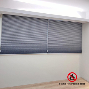 Stores alvéolaires ignifuges en tissu textile pour la régulation de la lumière et l'obscurcissement de la pièce - Product Image 1