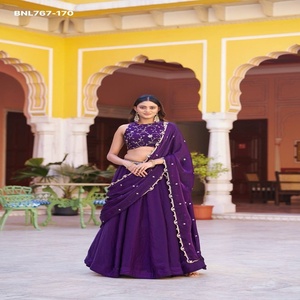 Collection de tenues pour femme : Ensemble Lehenga-Work Choli en toile évasée avec ceinture brodée de paillettes et de fils, en tissu de qualité supérieure, pour exportateurs de mode féminine - Product Image 1