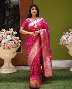 Sari en soie Banarasi traditionnel indien avec broderie Zari pour les occasions de mariage et les événements festifs, tenue pour femmes - Product Image 1