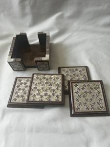 Ensemble de sous-verres égyptiens incrustés de nacre, 5 pièces, en bois de hêtre fait main, design unique, motif floral carré - Product Image 2