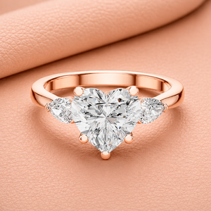 Bague de fiançailles en diamant taillé en forme de cœur, or rose, trois pierres, bague de mariée, bijoux de mariage de luxe, cadeau d'anniversaire - Product Image 1