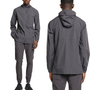 Ensemble de survêtements unisexe légers et personnalisés en nylon avec vestes zippées, pantalons de jogging et coupe-vent - Product Image 1