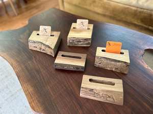 Tarjetero de Madera Sólida para Tarjetas de Presentación |   Soporte para Tarjetas de Escritorio |   Organizador de Escritorio para Oficina - Product Image 5