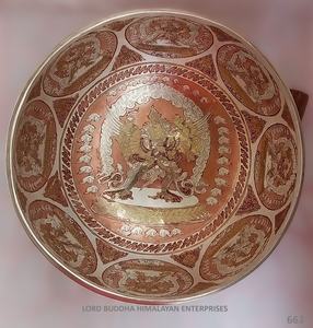 Bols chantants tibétains gravés à la main à bas prix avec plaqué argent pour les objets de collection d'art de méditation de yoga fabriqués au Népal - Product Image 1