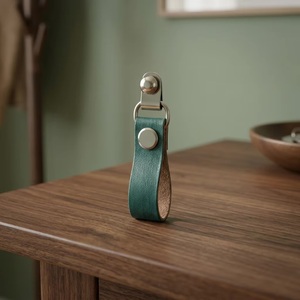Poignée de tirage en cuir vert foncé, forme durable, réglable, écologique, antirouille, moderne, pour meubles - Product Image 2