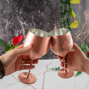 Gobelet à vin en cuivre martelé à long pied, finition métallique classique, élégant accessoire de bar pour restaurant, mariage, fête et maison - Product Image 4
