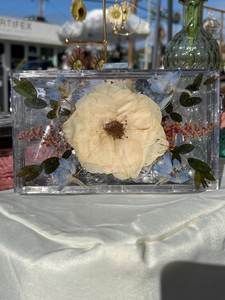 Sculpture de table décorative pour la maison, en résine de fleurs séchées véritables, écologique, peinte à la main, couleur personnalisée, collection Printemps - Product Image 2