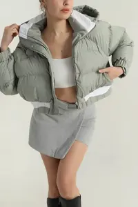 เสื้อแจ็คเก็ตดาวน์อุ่นๆ สำหรับผู้หญิง ดีไซน์ทันสมัยสำหรับฤดูหนาว  รับออกแบบพร้อมปักโลโก้  บุด้วยหนังแกะ  ผ้าไนลอน  ผ้าแคนวาส สำหรับใช้งานกลางแจ้ง - Product Image 2