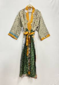 Bata nupcial ligera de seda para mujer, ropa de dormir, bata larga, estampado floral, kimono indio vintage de sari de seda reciclada - Product Image 3