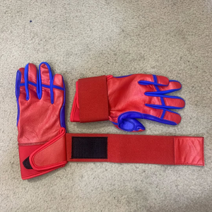 Guantes de Bateo de Cuero Rojo con Detalles Azules, Cierre de Velcro, Diseño Acolchado para Entrenamiento, Talla Adulto Unisex - Product Image 1
