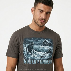 Camiseta de Invierno Personalizada para Hombre con Gráfico de Horror, Escena de Nieve con Zombis, Camiseta de Algodón de Alta Calidad, Estilo Urbano, Venta al Por Mayor - Product Image 1