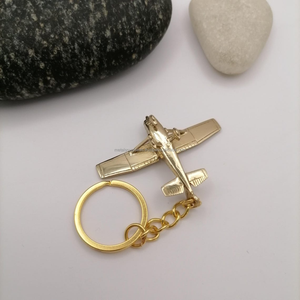 Llavero de Avión Vintage Hecho a Mano en Latón Sólido, Impermeable, Personalizable, para Regalo - Product Image 4