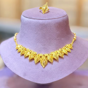 ชุดเครื่องประดับเจ้าสาวแบบดั้งเดิมชุบทองคำจาก MOLL JEWELLERS รุ่น 23155 ลายสามเหลี่ยม สร้อยคอแบบห้อย ดีไซน์ทันสมัยสำหรับงานแต่งงาน - Product Image 1