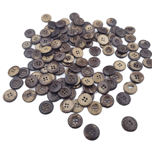 Vietnam naturel de haute qualité noix de coco rond 4 trous boutons écologiques 28L Stock en gros 7 jours délai d'échantillon - Product Image 2