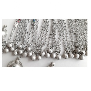 Botón Vintage Hecho a Mano de Triba Kuchi en Venta - Product Image 5