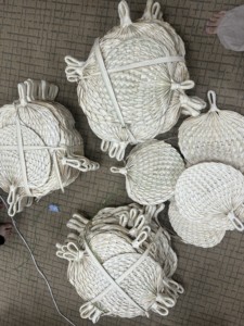 Éventail en paille naturelle, éventail en feuille de palmier, éventail en bambou du Vietnam pour se rafraîchir, les voyages et comme cadeau de festival - Product Image 4