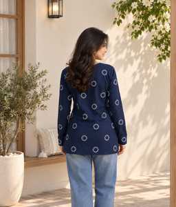 Tunique bleu marine à col en V et manches longues, imprimé blocs, motif à pois blancs, coupe ample, tenue décontractée pour femme - Product Image 2
