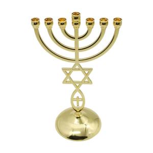 Elegante Candelabro Menorah Clásico Dorado con Diseño de Brazos Equilibrados, Pieza Decorativa Festiva - Product Image 6
