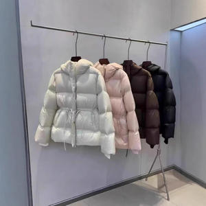 Manteau d'hiver 2026 tendance blanc, doudoune haut de gamme à capuche, cintrée à la taille, super stylée pour femme - Product Image 3