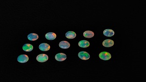 Lote de Gemas Sueltas de Ópalo Etíope Natural, Corte Ovalado Facetado de 6x8mm, Calidad AAA - Product Image 1