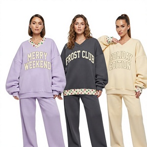 Sudadera navideña color crema con cuello en V para mujer, con estampado de letras en los puños estilo Fair Isle, manga larga, de algodón, para las fiestas. - Product Image 3
