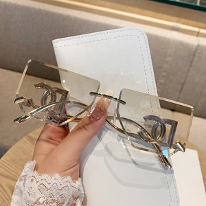 <span class=keywords><strong>Occhiali</strong></span> <span class=keywords><strong>da</strong></span> <span class=keywords><strong>Sole</strong></span> UV400 per Donne, Certificati ISO9001, Ideali per l'Estate, Protezione Solare e Oculare per Alte Temperature - Product Image 5