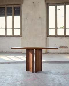 Mesa Consola Moderna de Nogal Macizo Aperta con Base Curva Minimalista, Estrecha para Recibidor, Pasillo, Sofá o Sala de Estar - Product Image 2