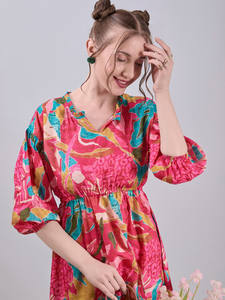 Robe Midi Empire Élégante en Georgette à Imprimé Floral Numérique, Respirante et Écologique, Taille Naturelle, Vente en Gros - Product Image 2