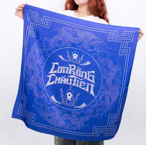 Pañuelo con Logotipo Personalizado, Estilo Deportivo, Longitud Regular, con Decoración de Impresión Completa para Todas las Estaciones - Product Image 2