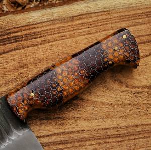 Cuchillo de carnicero nórdico hecho a mano de acero al carbono con mango de resina de panal de abeja, espiga completa, ambidiestro - Product Image 4