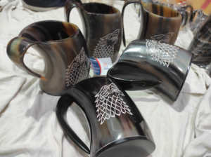 แก้วน้ำทำมือจากเขาสัตว์ออร์แกนิก ดีไซน์โบราณ ทนทาน รูปทรงธรรมชาติ คุณภาพพรีเมียม ผลิตในอุตตาร์ปราดีป - Product Image 2