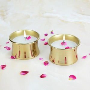 Portavelas Decorativo de Metal Dorado para Decoración del Hogar Contemporáneo y Estilismo de Eventos - Product Image 1