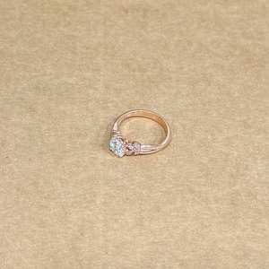 Elegante Anillo de Diamantes Cultivados en Laboratorio, Oro Rosa de 9KT, Corte Redondo, Diamante Central de 0.82CT con Diamantes Laterales, Joyería de Lujo para Mujer, Ideal para Fiestas - Product Image 6